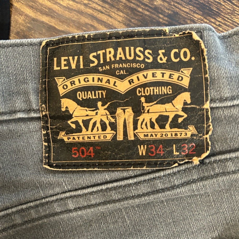 Levi’s 504 light grey/black wash jeans with red pocket linings